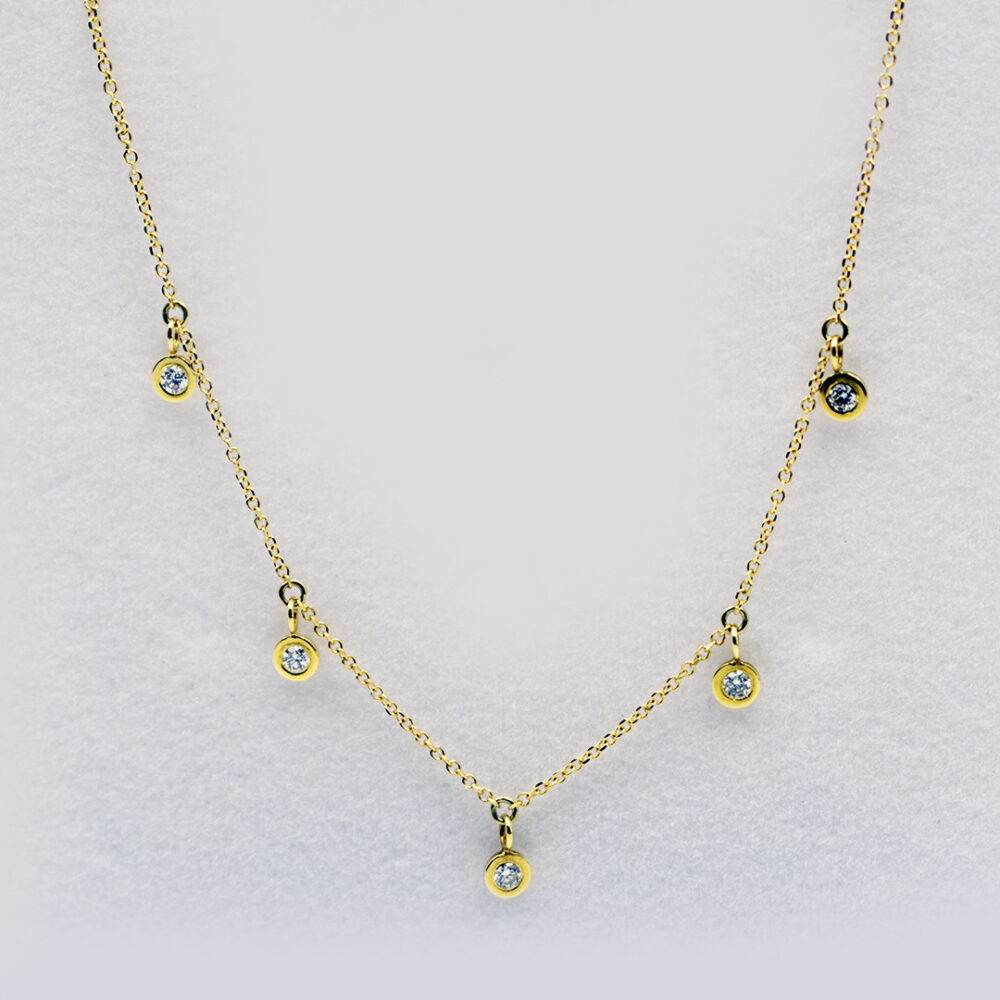 <p>ΧΡΥΣΟ ΚΟΛΙΕ "5ΑΠΕΤΡΟ" ΜΕ ΔΙΑΜΑΝΤΙΑ BR.0.10ct</p>